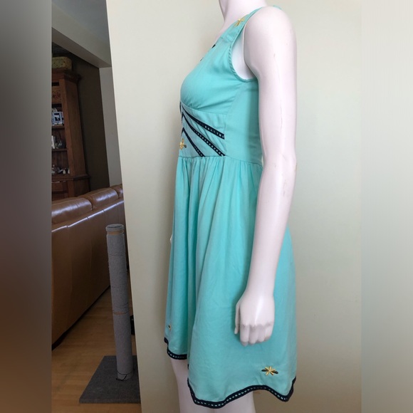 XS Knitted Dove Aqua Scalloped V-Neck Embroidered Dress - Picture 4 of 7